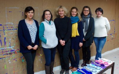 L’école Montessori invite le geste de peindre